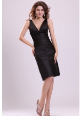 Simple V-neck Black Knee Length Prom Homecoming Gowns