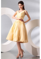 Light Yellow V-neck Knee-length Ruching Dresses for Prom Night