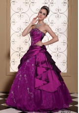 2014 Modest Embroidery Decorate Beauty Quinceanera Dress with Strapless