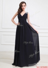 Simple Brush Train V Neck Beaded Prom Dresses in Black