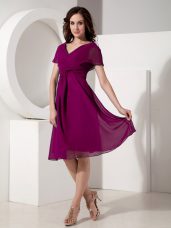 Fancy Short Sleeves Chiffon Knee Length Zipper Mother of Groom Dress in Purple with Ruching