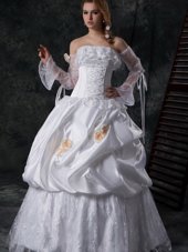 Sleeveless Taffeta Floor Length Lace Up Wedding Gowns in White for with Lace and Appliques and Pick Ups