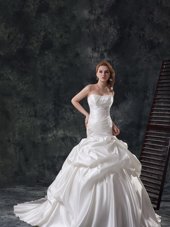 Luxurious White Lace Up Sweetheart Beading and Appliques Wedding Gown Organza Sleeveless Brush Train